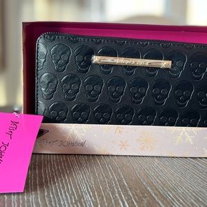 NWT, Betsey Johnson black skull wallet